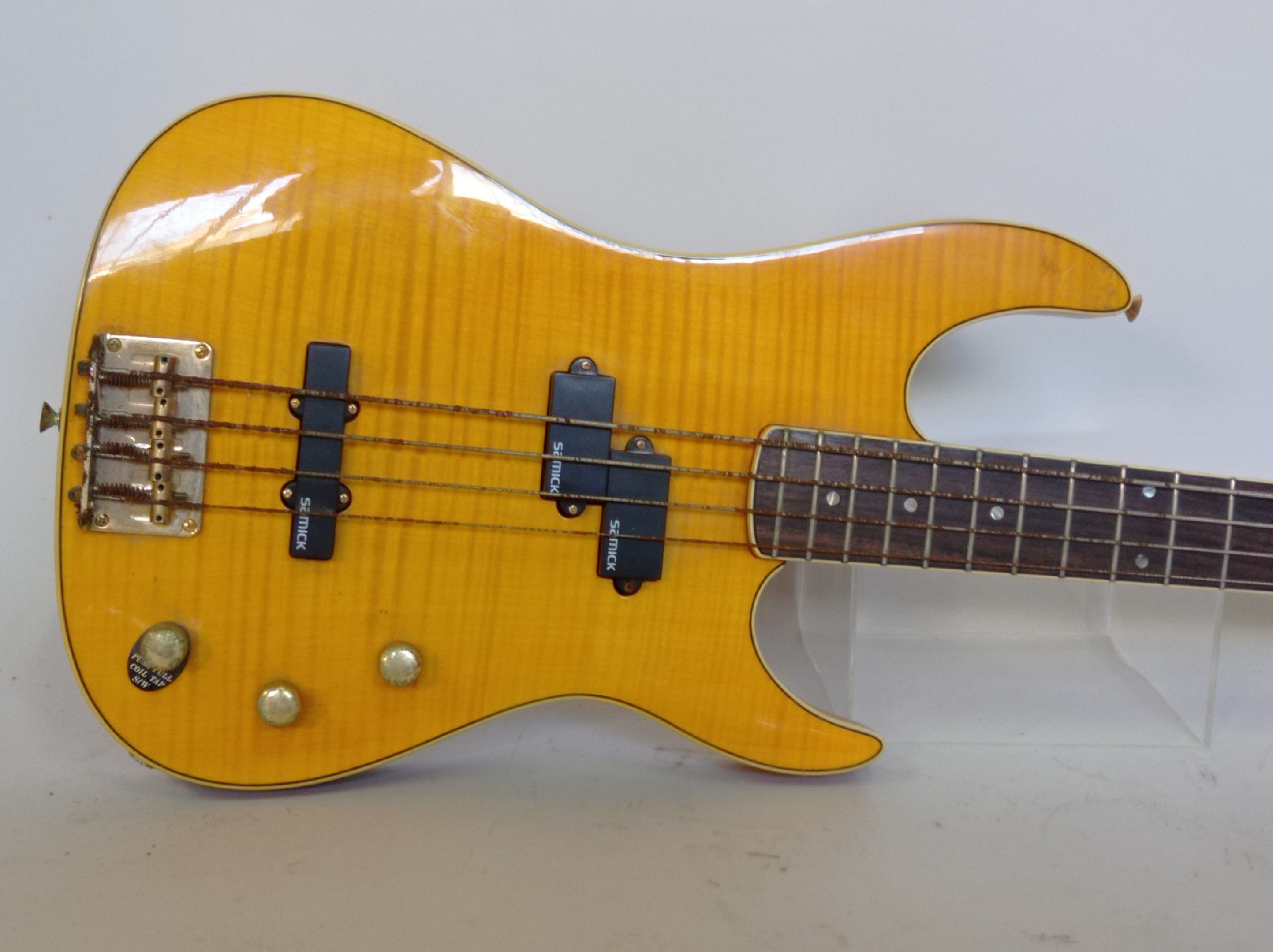 Identification basse Samick Slappyto